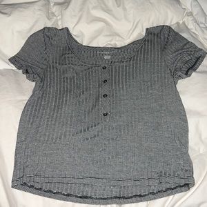 slightly cropped tshirt/blouse from American Eagle. Worn maybe once or twice.